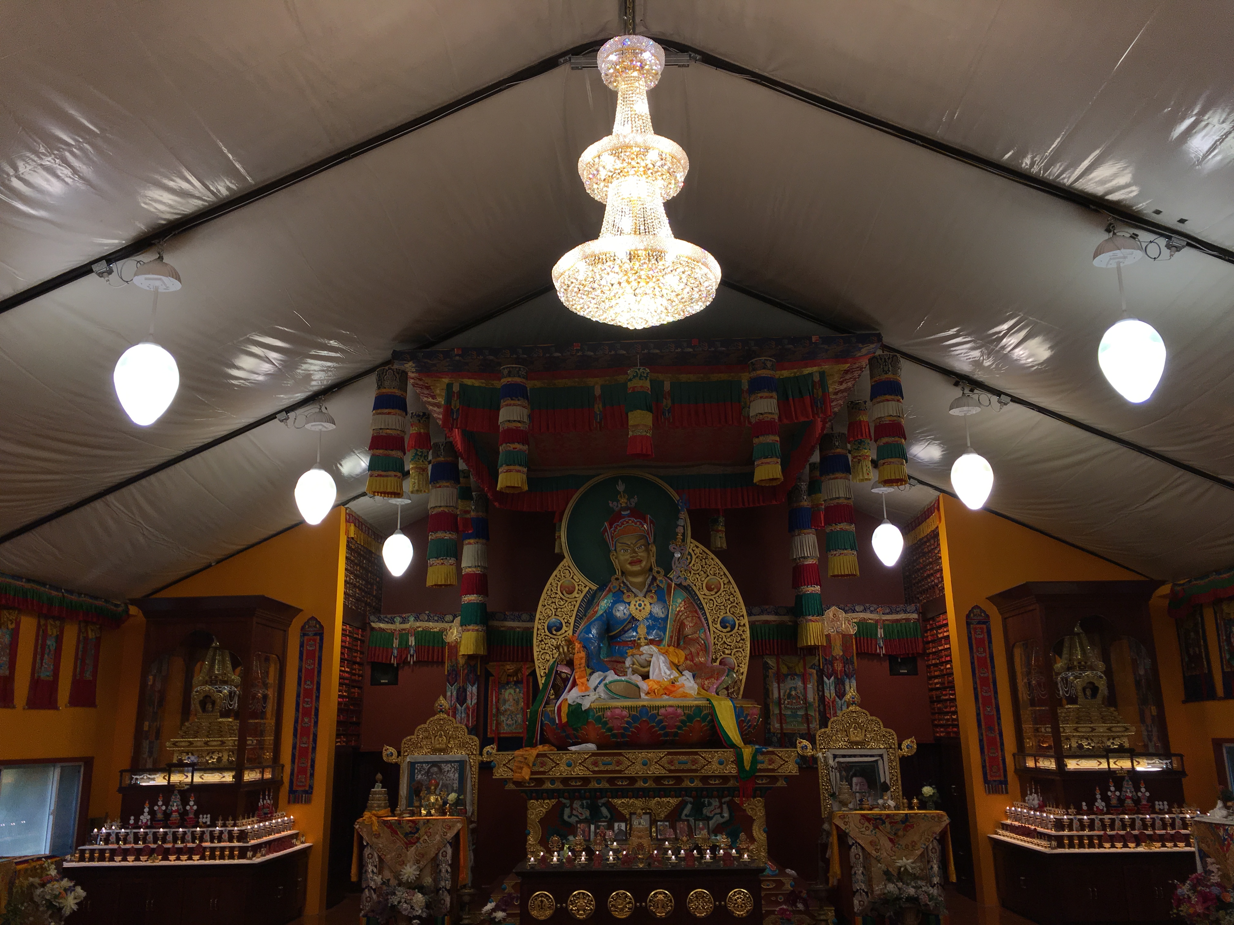 Chandelier_with_Guru_Rinpoche.jpg